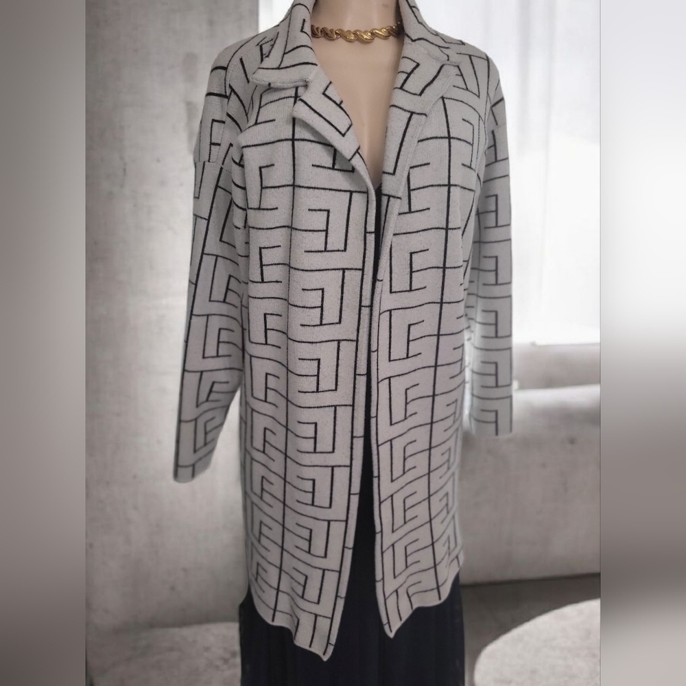 Eva & Paige Black and White Patterned Cardigan Size # L - Picture 2 of 9